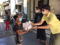 Peradah Badung “Ngejot”, Salurkan Bantuan Sembako Sambut Hari Raya Galungan dan Kuningan Peradah Bagi Sembako