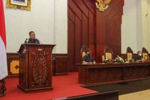 Bupati Mahayastra Sampaikan Jawaban Atas PU Fraksi DPRD Gianyar Ranperda Gianyar