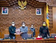 Seluruh Fraksi Setujui Penetapan Ranperda RTRW Kota Denpasar Tahun 2021-2041 DPRD Denpasar