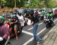 Peringati Hari Pahlawan, The Lantry Bagi-bagi Rice Box di Renon The Lantry Bagi-bagi Rice Box di Renon