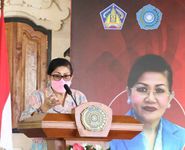 Putri Koster Kembali Gelar Aksi Sosial Menyapa dan Berbagi di Tengah Masyarakat Putri Koster
