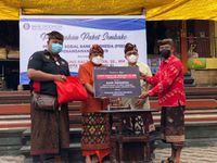 Efek Pandemi, Kembali BI Bali Bersama ARW Salurkan Paket Sembako Sembako
