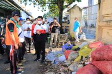 Banyak Tumpukan Sampah di Sekitar Pasar Galiran, Bupati Suwirta Imbau Masyarakat Taat Membuang Sampah Sesuai Aturan Sampah di Pasar Galiran