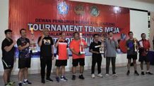 Bupati Buleleng Ajak ASN Tetap Solid dan Jaga Kesehatan Tenis Meja