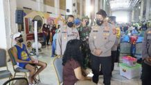 Kapolda Bali Pantau Giat Vaksin di Kuta Vaksin
