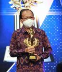 Gubernur Wayan Koster Raih People of The Year 2021, Best Governor for Healthcare and Action Against Pandemic Gubernur Bali Wayan Koster
