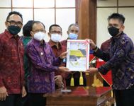Wabup Ipat Hadiri Penyerahan DIPA dan TKDD Tahun Anggaran 2022 DIPA Jembrana