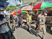 Patroli Gabungan PPKM Level II Tegur Empat Warga PPKM