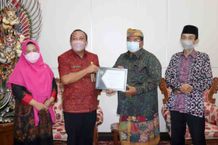 Dukung Moderasi Beragama, Bupati Buleleng Raih Penghargaan dari Menteri Agama RI Agama