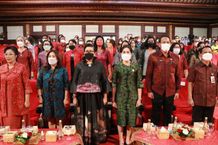 Tutup Pameran Bali Bangkit V, Putri Koster Ingatkan IKM Tingkatkan Kualitas Agar Bisa Bersaing Bali Bangkit