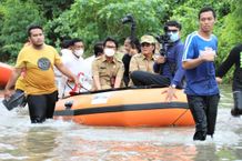 Bupati Giri Prasta Turun Langsung Meninjau Banjir di Areal Tukad Mati Legian Banjir