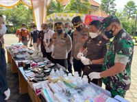 Kejari Badung Bersama Instansi Terkait, Musnahkan Barang Bukti Seniliai Miliaran Rupiah Barang Bukti