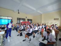 Generasi #Cari_Aman, SMKN 2 Tabanan Diberikan Edukasi Selamat di Jalan dengan Prokes Cari Aman