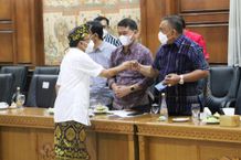 Bupati Tamba Paparkan Perkembangan Covid-19 di Jembrana, Fokuskan Penanganan Nataru dan Pintu Masuk Gilimanuk Covid-19 di Jembrana