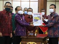 Serahkan DIPA 2022, Gubernur Koster Minta Bupati/Wali Kota dan Instansi Vertikal Kelola Anggaran Tepat Sasaran DIPA 2022