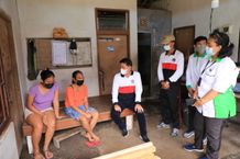 Tuntaskan Garis Kemiskinan, Bupati Suwirta Evaluasi Bantuan RS-Rutilahu Desa Aan Bedah Rumah