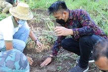 Apresiasi Petani Kelor Desa Penyaringan, Wabup Ipat Ajak Masyarakat Jangan Takut Mulai Hal Baru Kelor