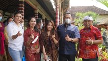 Giliran Ketua MPR RI Kunjungi Stand Kuliner Jembrana Kuliner Jembrana