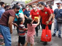 Minimalisir Terjadinya Stunting Pada Masa Pandemi, Sagung Antari Jaya Negara Gencar Serahkan Bantuan PMT kepada Ibu Hamil dan Balita Kurang Gizi Kurang Gizi