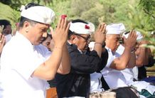 Wagub Cok Ace Sampaikan Apresiasi Atas Pura Ranu Pane Lumajang Lumajang