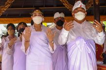 Serangkaian Pujawali Pura Niti Praja, Bupati Tamba dan Pejabat Gelar Pawintenan Saraswati Mewinten