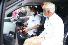 Gubernur Koster Apresiasi Perbarindo Bali Berikan CSR Mobil Operasional Majelis Desa Adat Mobil Dinas
