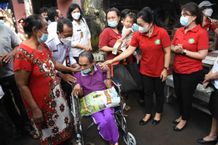 Antari Jaya Negara Kembali Serahkan Bantuan Kursi Roda dan PMT Kursi Roda