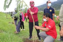 Wabup Sutjidra Apresiasi Gerakan Tanam Pohon dari TNI Tanam Pohon