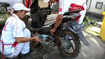 Bantu Korban Banjir Nusa Penida, Dealer Bersama AHASS Honda Klungkung Berikan Servis Motor Gratis Servis Gratis Motor Honda