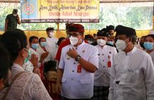 Bupati Sanjaya Apresiasi dan Dukung Karya Atiwa Tiwa di Desa Adat Marga Marga
