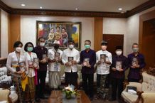 Wali Kota Jaya Negara Terima Buku ‘Menakar Potensi Kerawanan Konflik Agama’ Buku