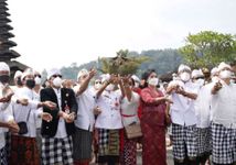 Perayaan Tumpek Uye, Bupati Sanjaya Harapkan untuk Meminimalkan Sifat Rajas Pada Diri Tumpek Uye