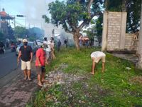 Wujudkan Desa Kedas dan Sehat, Kelurahan Sesetan Laksanakan Bersih-bersih Serentak Sesetan