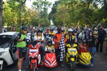 Wagub Cok Ace Harap Konvoi Kendaraan Listrik Jadi Inspirasi Masyarakat Beralih ke Kendaraan Ramah Lingkungan Kendaraan Listrik