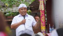 Hadiri Pengukuhan Bendesa Adat Badingkayu dan Gilimanuk, Bupati Tamba Ingatkan Keselarasan Desa Adat