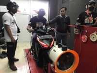 Keseruan HMPC “Garage Battle” Seri 1, Peserta Pacu Sendiri Power Motor Dyno Test