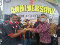 Hadiri HUT Komunitas Truk, Wabup Ipat: Hindari Parkir di Bahu Jalan Ipat