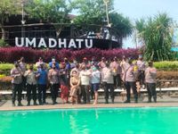 Personel Polsek Seltim dan Karyawan Umadhatu Ikuti Sosialisasi dan Simulasi Penanganan Kebakaran Kebakaran