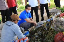 Bupati Suwirta Ajak Masyarakat Desa Banjarangkan Menata dan Menjaga Kebersihan Lingkungan Sampah