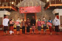 Wakil Bupati Gianyar Serahkan Piagam dan Dana Pembinaan Lomba Film Pendek Mebase Bali Film Pendek