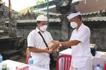 Tingkatkan Literasi Masyarakat, Pusat Kajian Lontar Unud Gelar Pengabdian Pembacaan Lontar Lontar