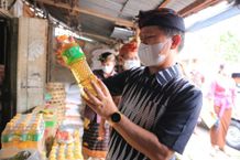 Bupati Suwirta Pastikan Harga Minyak Goreng Stabil MInyak Goreng