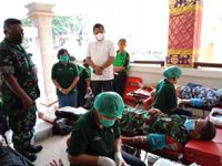 Sekda Alit Wiradana Tinjau Pelaksanaan Donor Darah, Serangkaian HUT RAPI Wilayah 05 Denpasar ke-21 Tahun Donor Darah