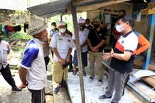 Bupati Suwirta Tinjau Bangunan Rusak Pasca Cuaca Buruk Kemarin di Kabupaten Klungkung Cuaca Buruk
