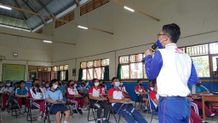 Cetuskan Generasi #Cari_Aman, Astra Motor Bali Ajak Puluhan Siswa SMKN 1 Amplapura Edukasi Safety Riding Safety Riding