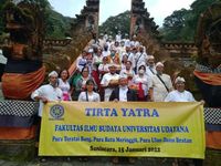 Tingkatkan Sradha Bakti dan Kekeluargaan, Fakultas Ilmu Budaya Gelar Tirta Yatra Tirta Yatra