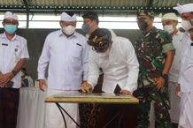 Wali Kota Jaya Negara Hadiri Pemelaspasan dan Peresmian TPS3R Desa Pemecutan Kelod TPS
