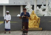 Bupati Tamba Tutup Kersos Universitas Mahendradatta Universitas Mahendradatta