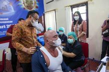 Wali Kota Jaya Negara Resmi Canangkan Vaksinasi Booster di Kota Denpasar Vaksin Booster