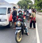 Peduli Sesama di HUT Kota Denpasar, Warung Babi Guling Melinggih Bagikan 243 Bungkus Nasi Babi Guling